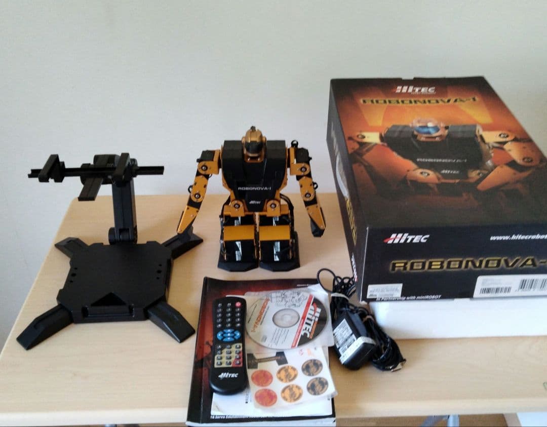 ROBONOVA-1 ロボット オレンジと黒