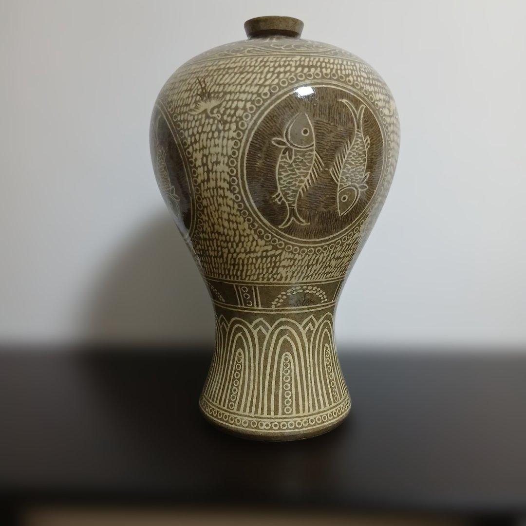 陶器 花瓶 魚と鳥の模様 双魚　象嵌技法　韓国　朝鮮　粉青沙器　梅瓶