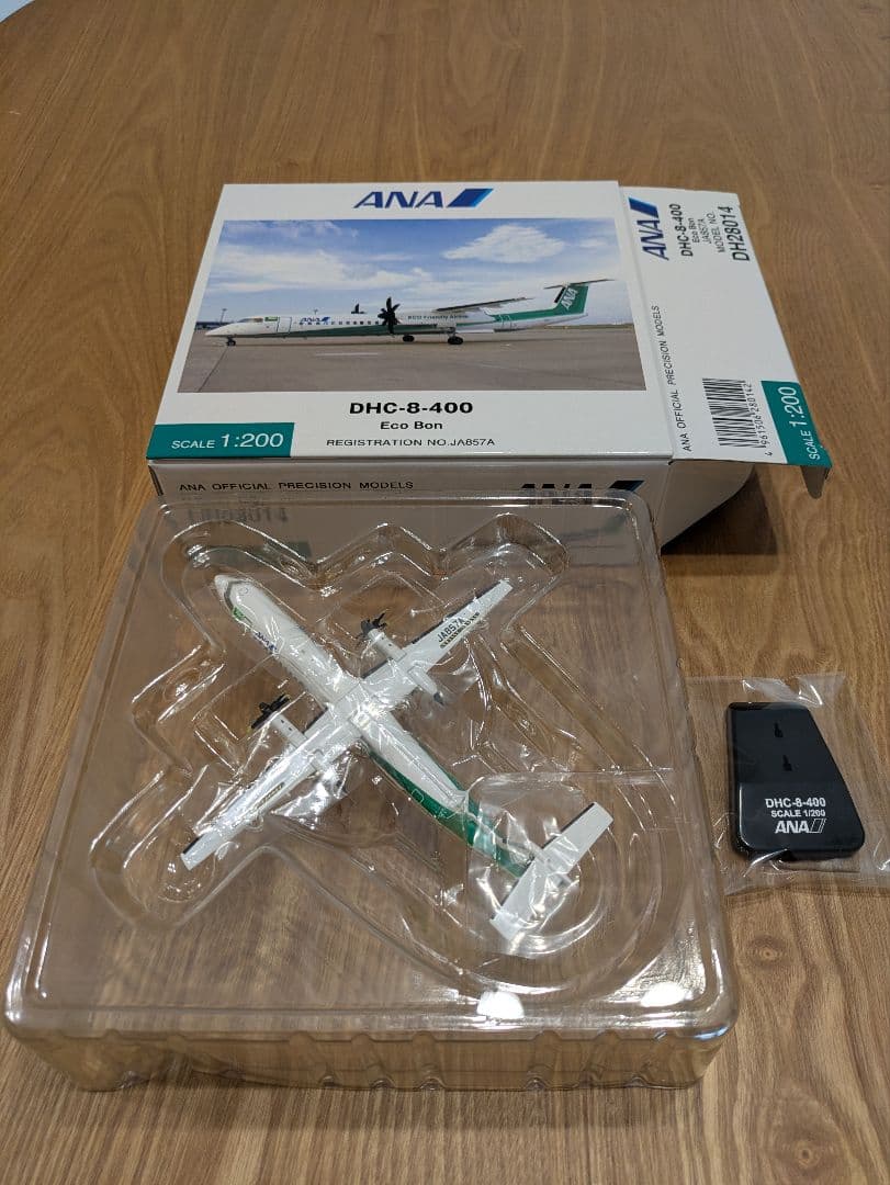 全日空商事 ANA DHC-8-400 エコボン 1:200 新品