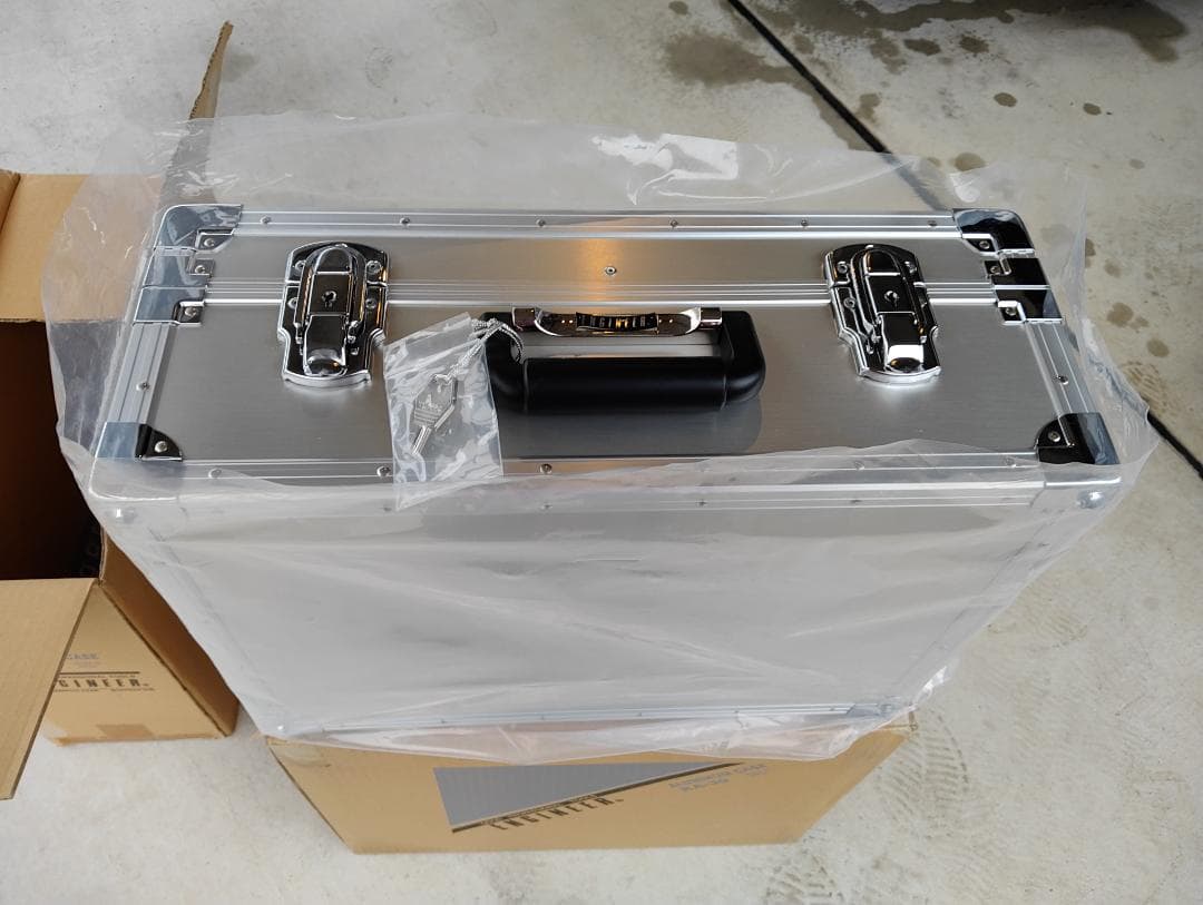 ◆新品◆アルミ 工具箱 ケース シルバー カギ付 & スタンダードフォームキット