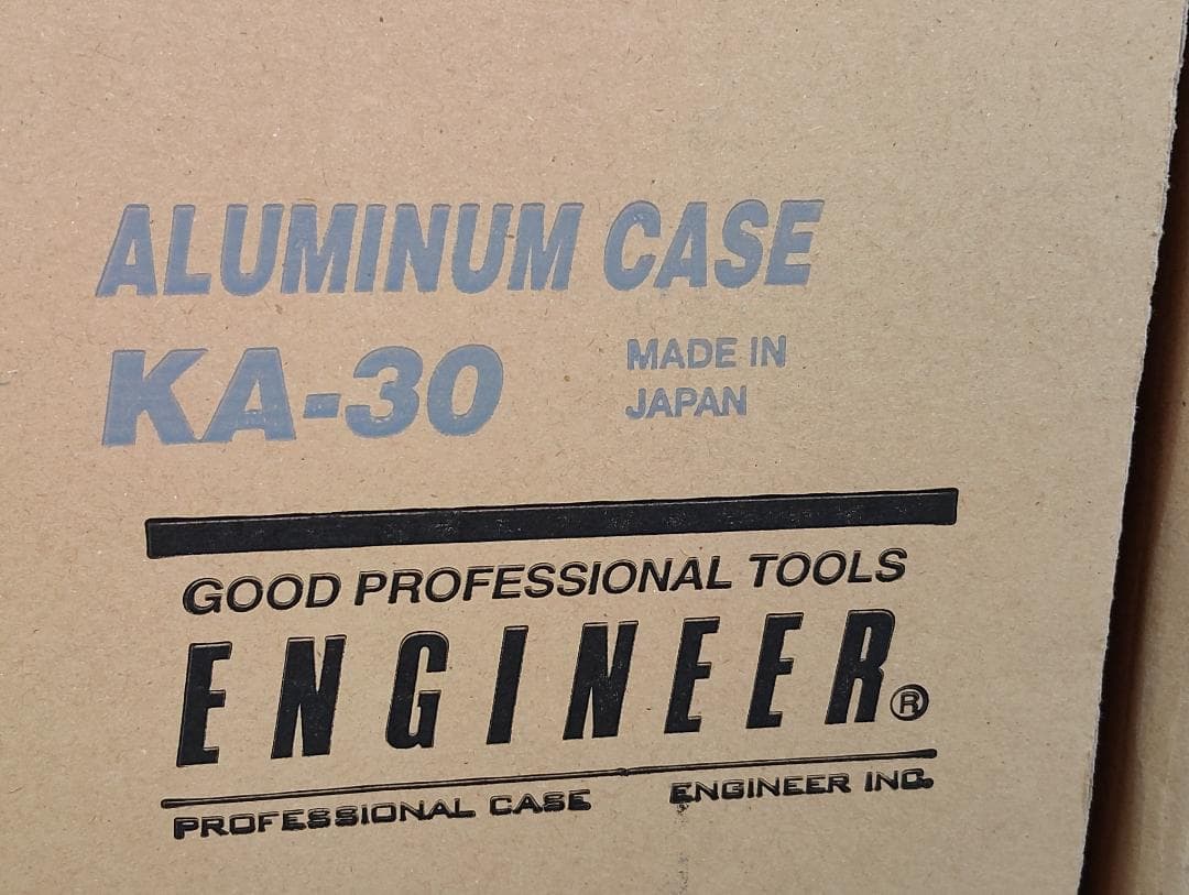 ◆新品◆アルミ 工具箱 ケース シルバー カギ付 & スタンダードフォームキット