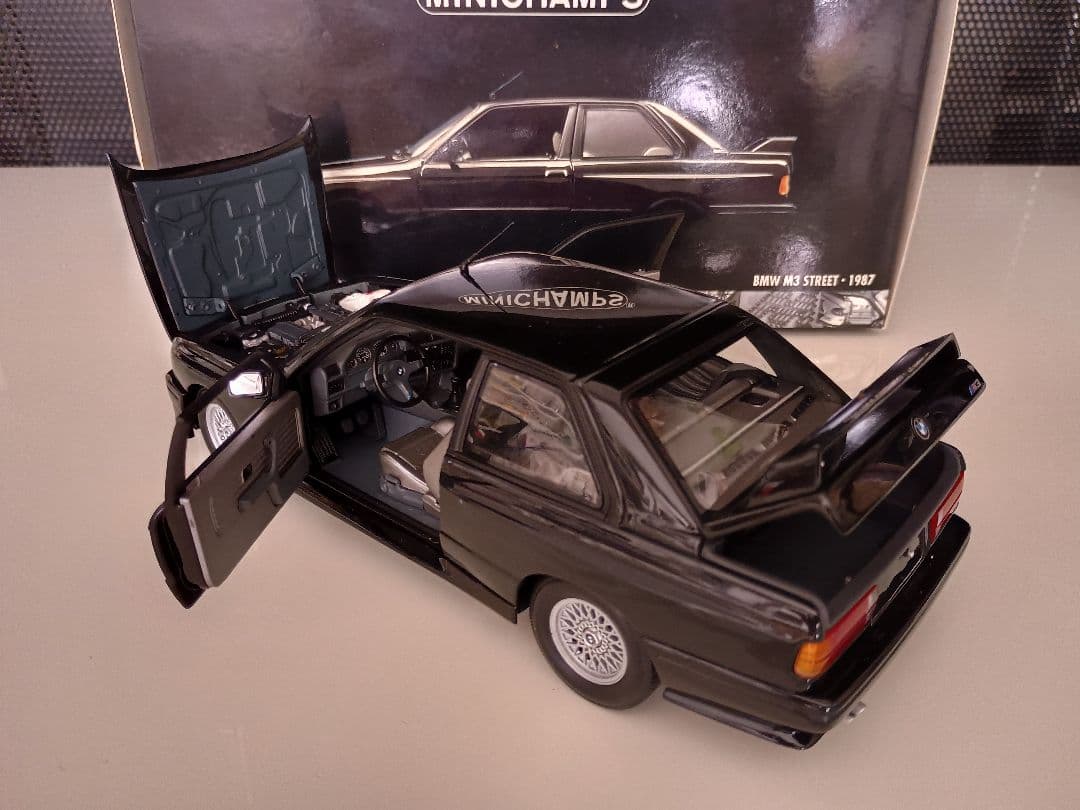 ミニチャンプス  M3 STREET E30 1987 1/18