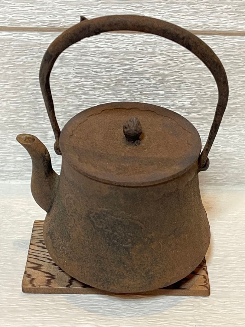 南部鉄器　鉄瓶　鉄製浮彫り鉄瓶　アンティーク　時代物122