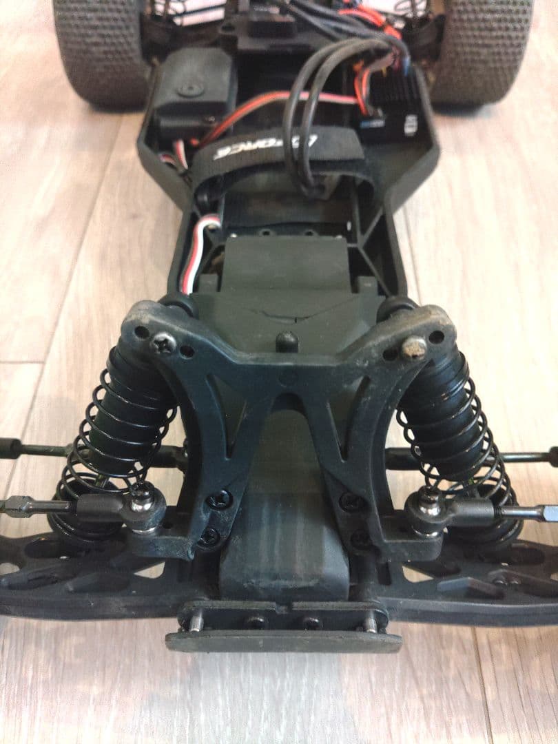 GENOVA 1/10スケール電動RCカー