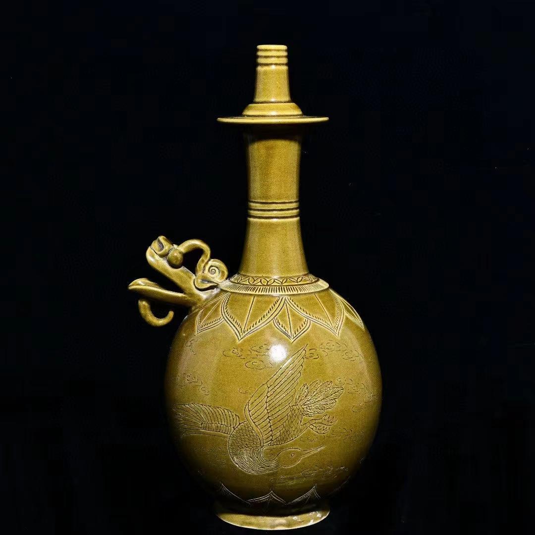 中国古美術・旧蔵の陶磁器鶴模様の静瓶・18x35cm・茶道具・案頭・置物・文房具