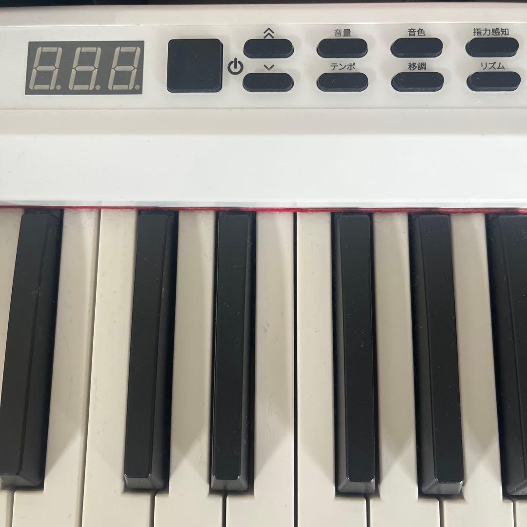 ホワイト電子ピアノ 多機能付き　88鍵盤