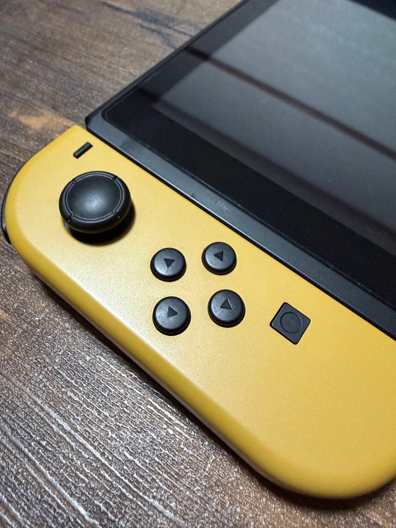 Switch ピカブイ版(SDカード、ケース等おまけ付き)