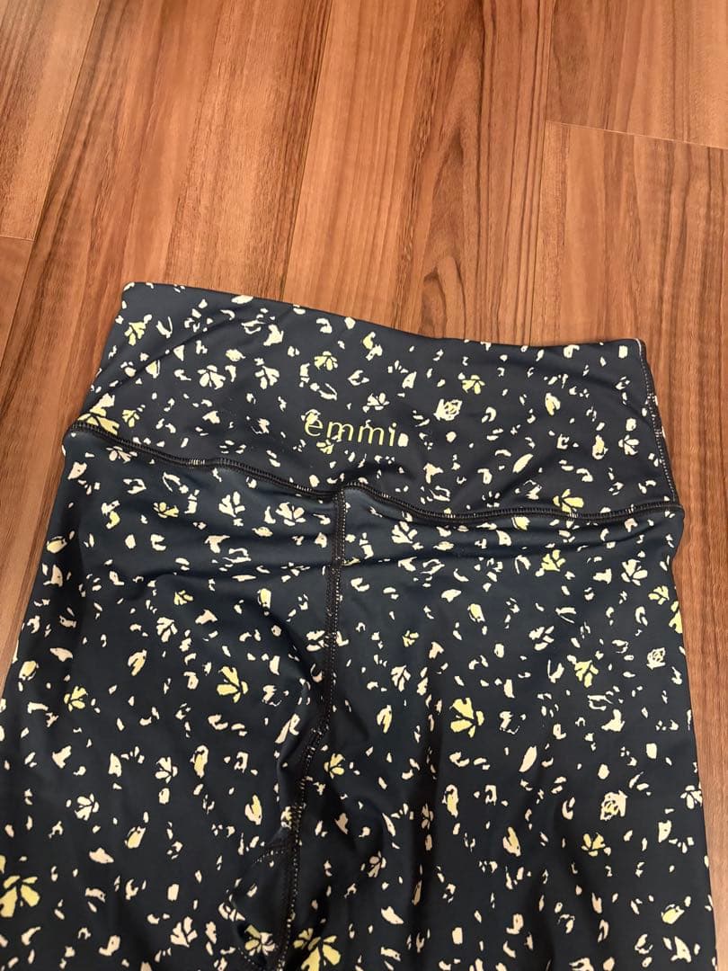 emmi yoga ネイビー　ブラ＆レギンスセット