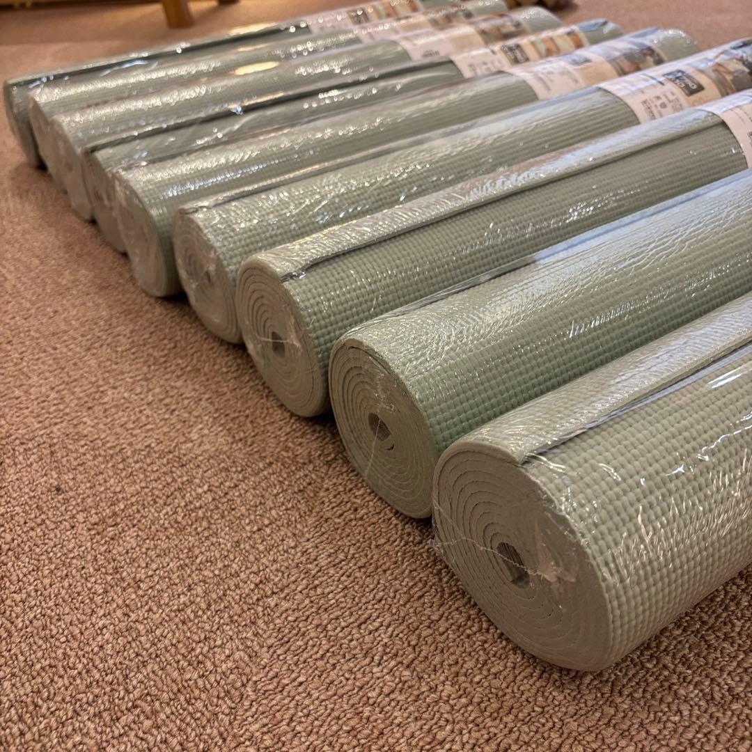 新品✴︎送料込み【ライトグリーンヨガマット✴︎4mm】61x1750ストラップ付き