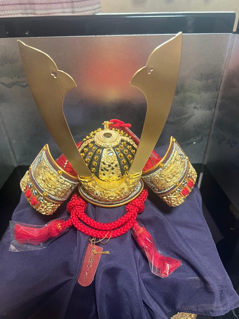 一徳作 純金箔押兜9号 収納飾りセット 正絹赤糸威 金沢箔 御弓太刀飾り付 美品