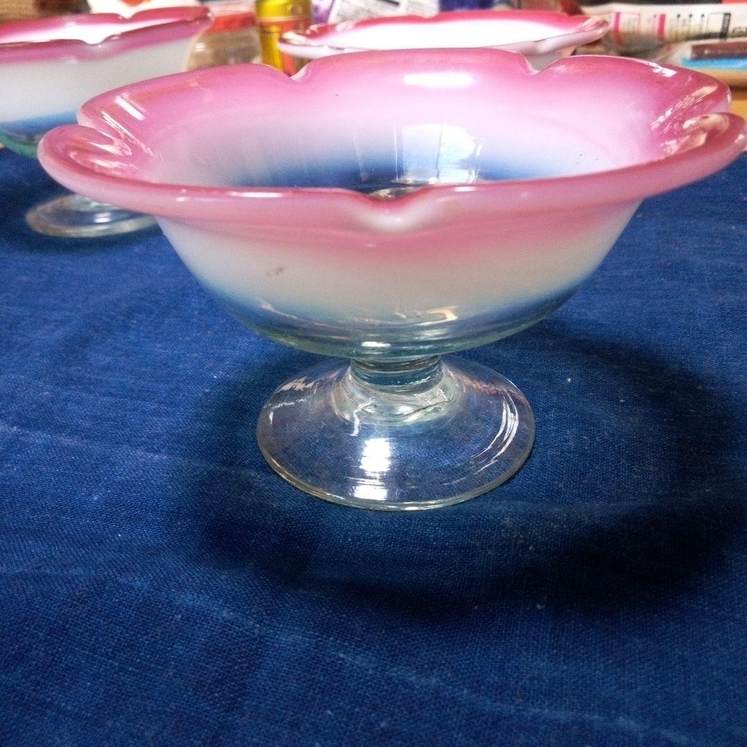 明治大正ロマン　輪花形　赤と乳白色の氷コップ５客