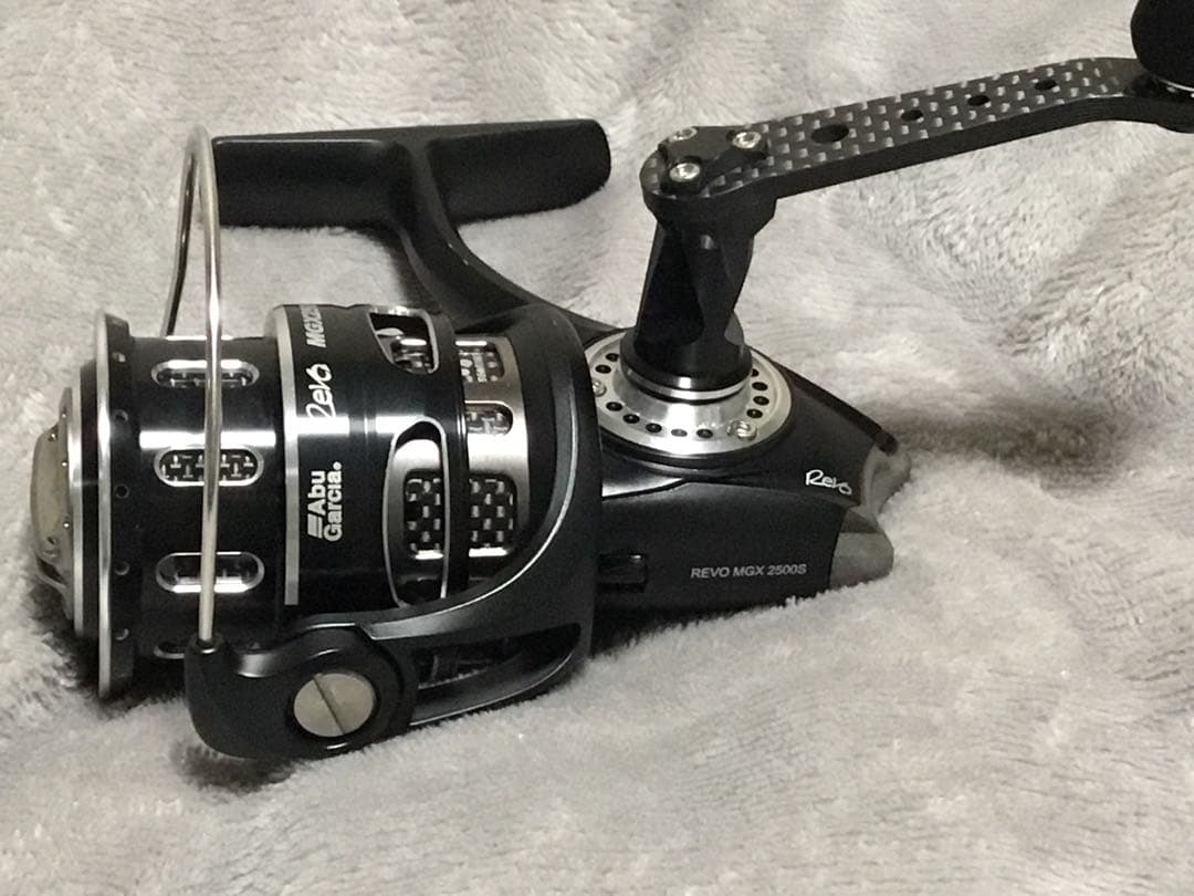 極美品　ABU Revo MGX 2500S