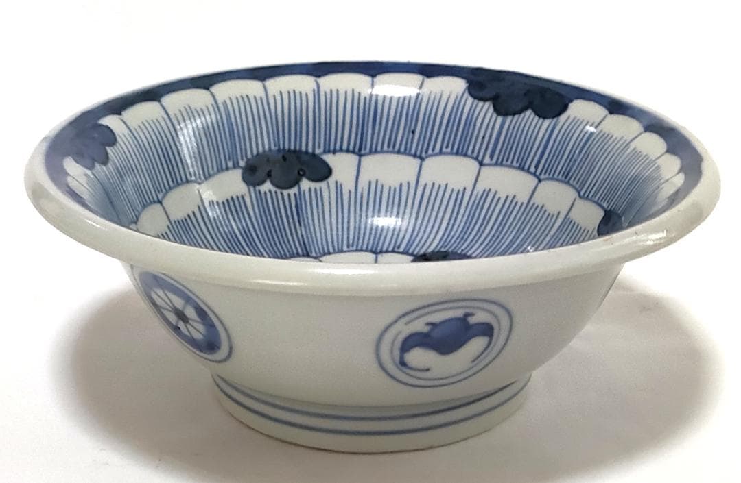 中鉢 染付 側面に蝙蝠 Ab-216