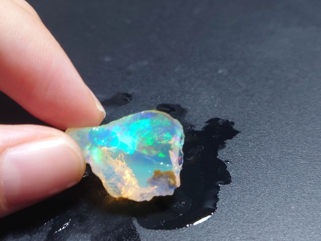 エチオピア　ウェロ産　オパール　鉱物標本　原石　透明　緑　青　チョーク