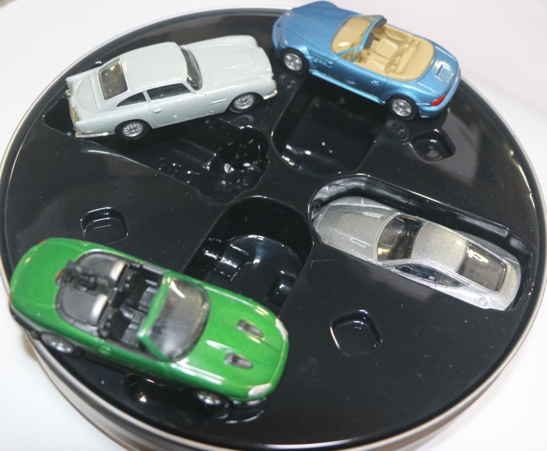 CORGI社007 ジェムス・ボンドコレクション（アストンマーチン等４台）中古品