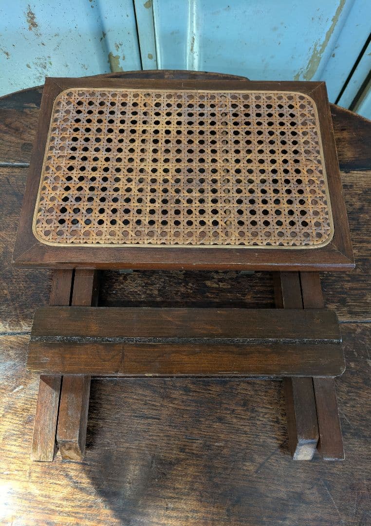 折りたたみ椅子　折りたたみスツール　飾り台　サイドテーブル　木製　レトロ　籐製