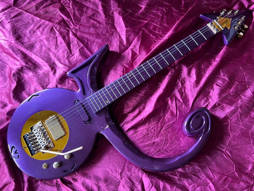 ほぼ未使用プリンスprinceシンボルギター 完動品エレキギター 激レア品訳あり