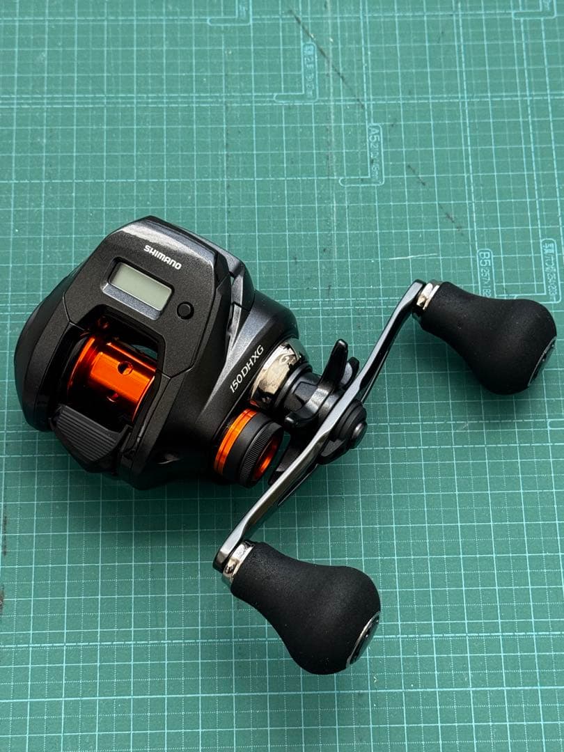 シマノ 20バルケッタ F カスタム 150DHXG（右）