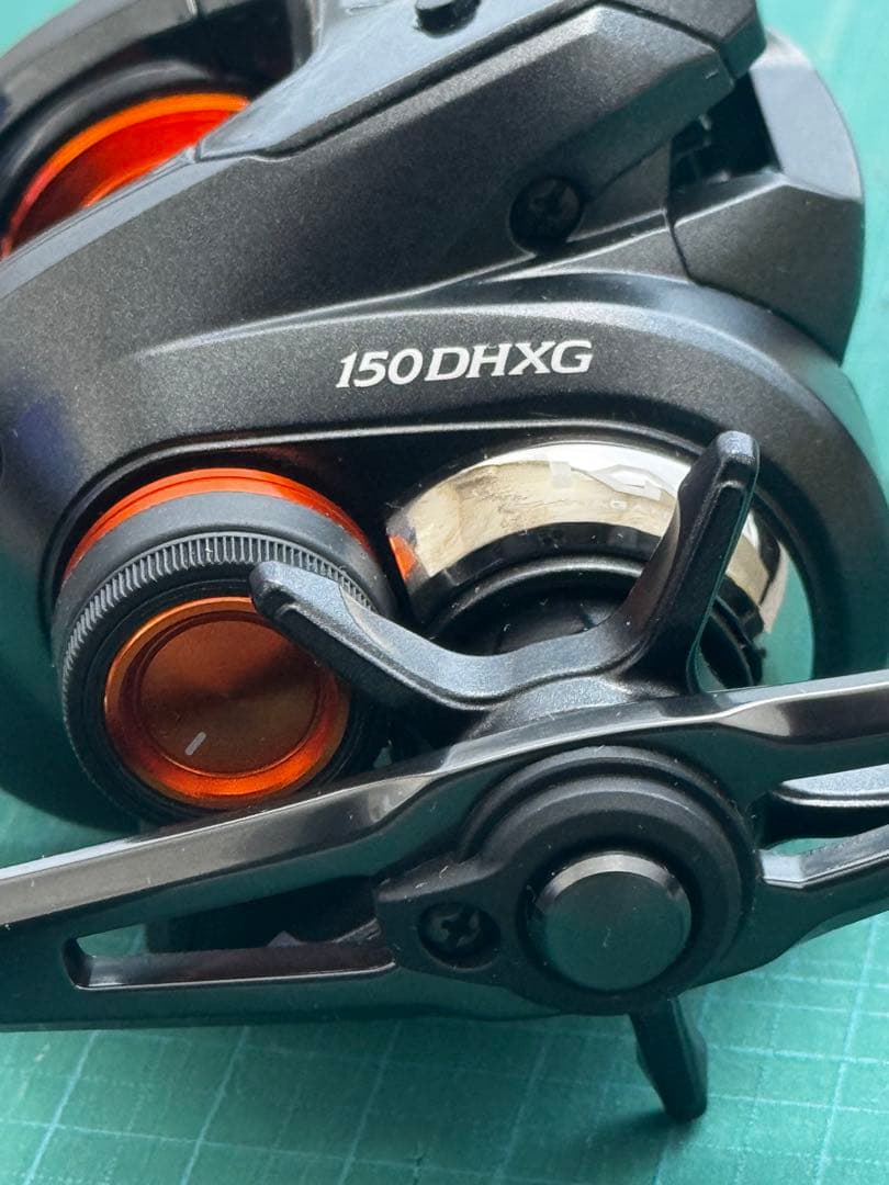 シマノ 20バルケッタ F カスタム 150DHXG（右）