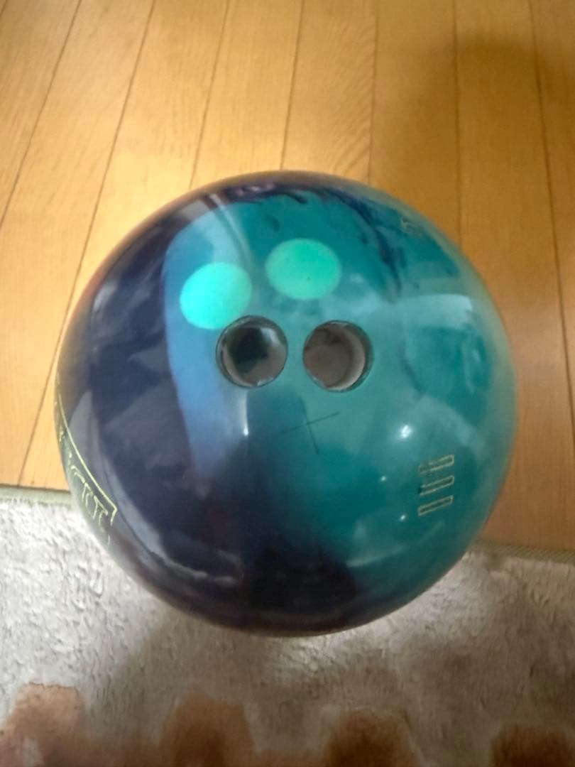 IDENTITY ボウリングボール