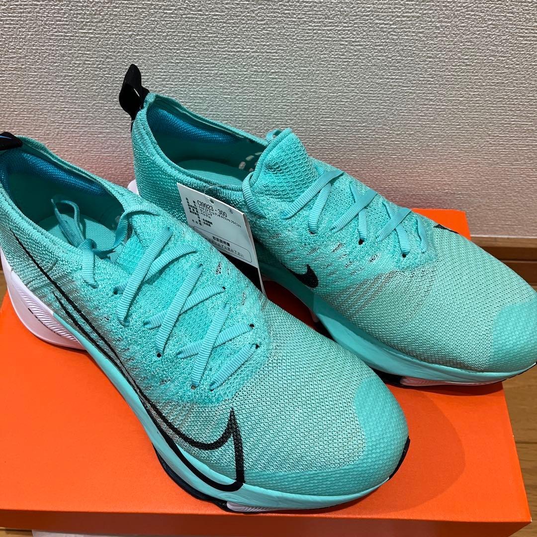 エア ズーム テンポ ネクスト% フライニット　27.5センチ 新品未使用品。