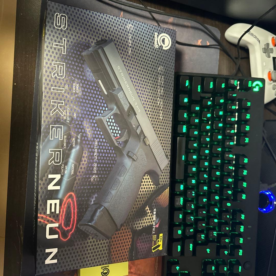 値下げ歓迎STRIKER NEUN CO2ガスガン 6mm BB弾付き