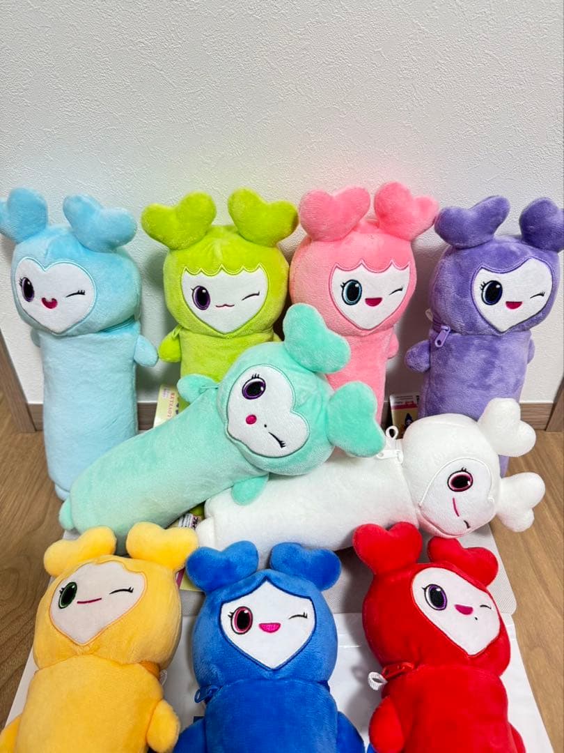TWICE LOVELYS のびふにゃポーチ 全9種コンプ　GiGO