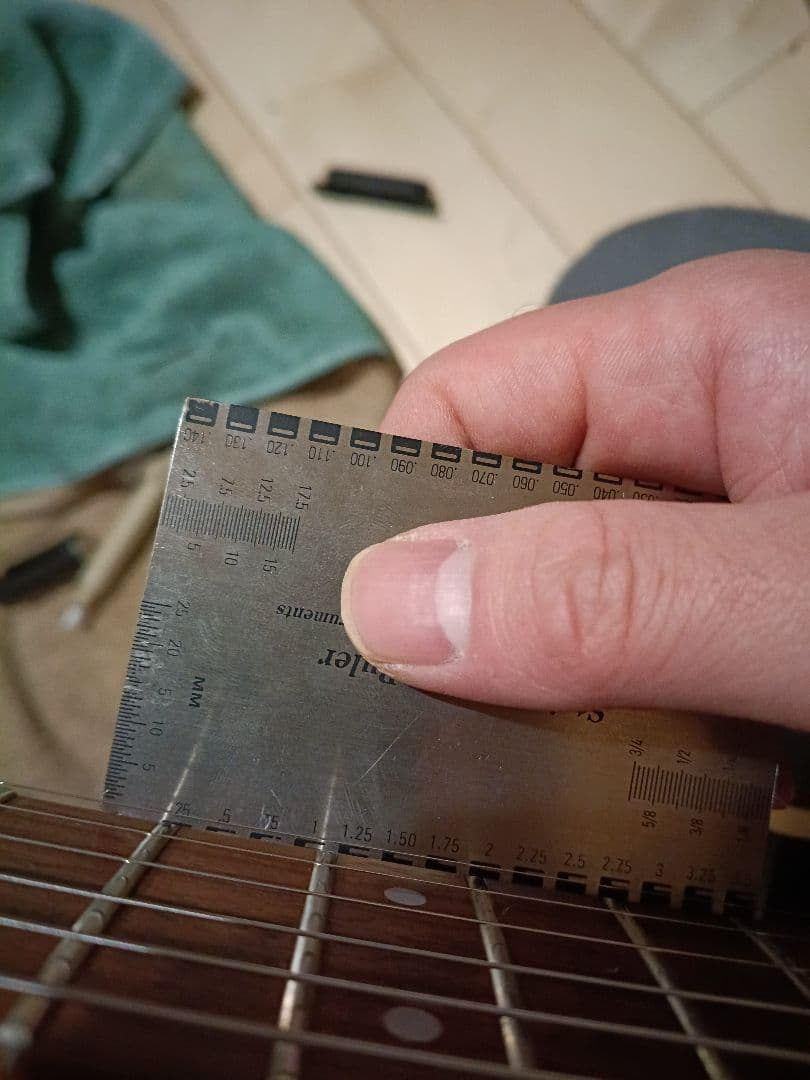 FERNANDES　FR-40 エレキギター　ストラトタイプ