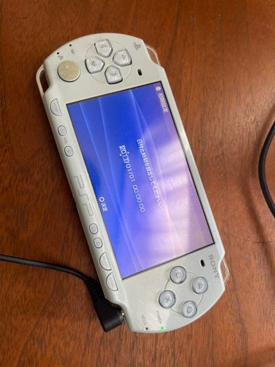 PSP2000 ソフト×2 メモリースティック 充電器 ケース付