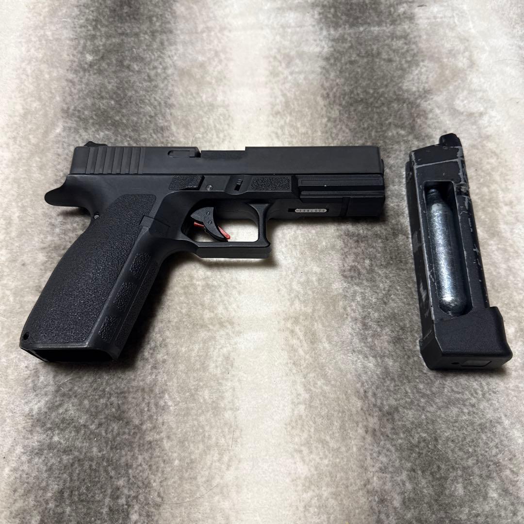 Carbon8 ストライカー9