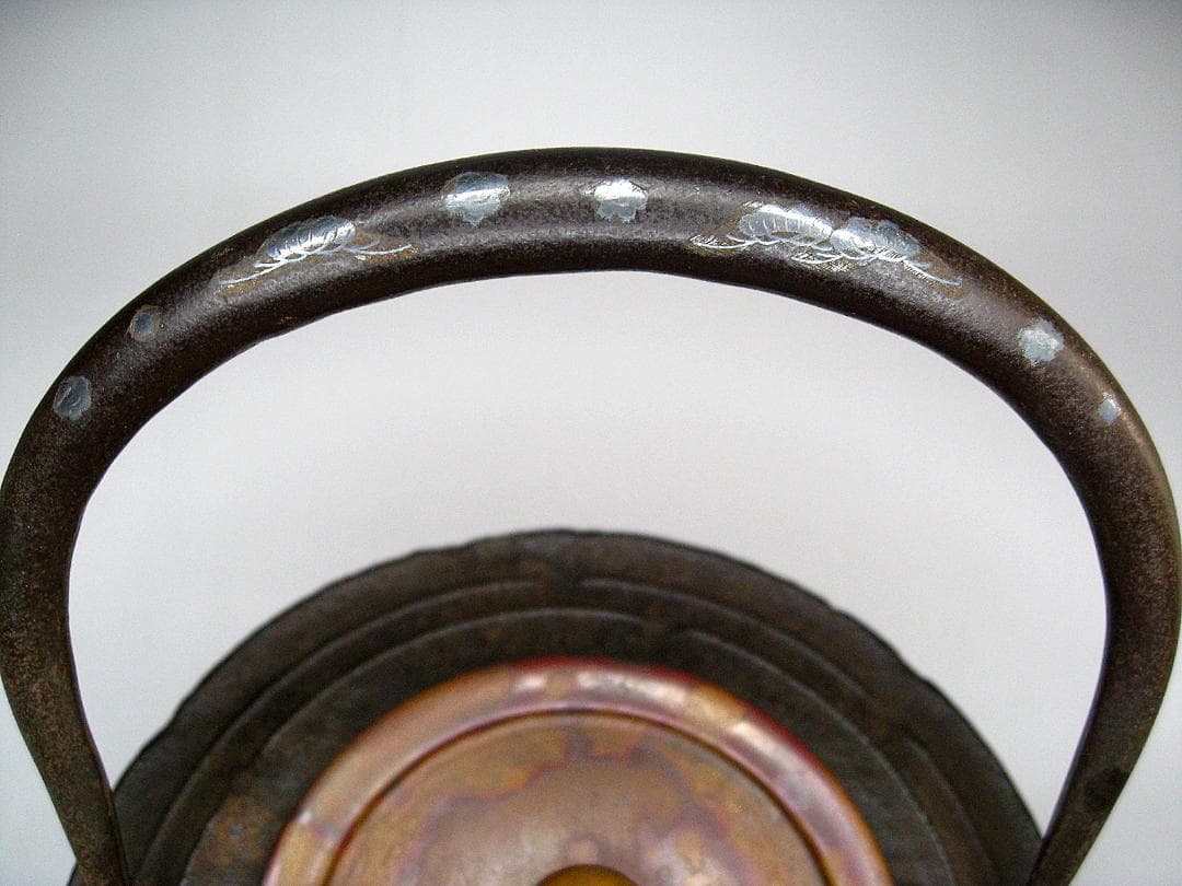 #北野宗三郎 #独楽形 #鉄瓶 #取手銀象嵌 #共箱 #彫刻 茶注 #水注 小振