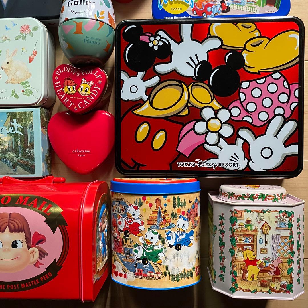 お菓子の空き缶23個まとめ売り