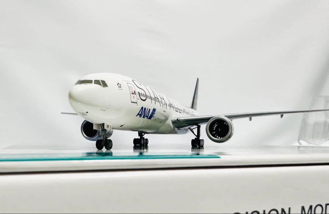 全日空商事 1/200 ANA B777-200 STAR ALLIANCE