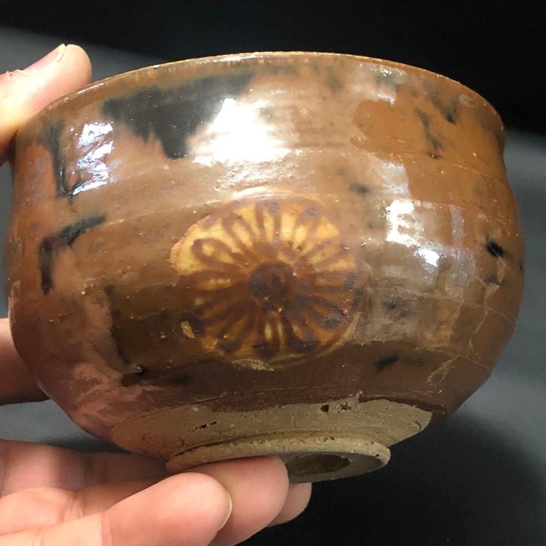 究極の古美術◾️蔵からかなり雰囲気のある黒茶の抹茶茶碗が出て来ました。茶道具、