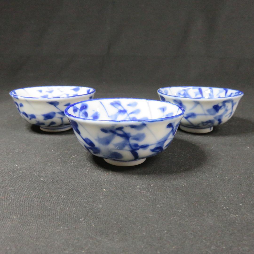 小皿 豆皿 染付 猪口 3枚 草文様 変形唐草文様 明治 大正 昭和初期