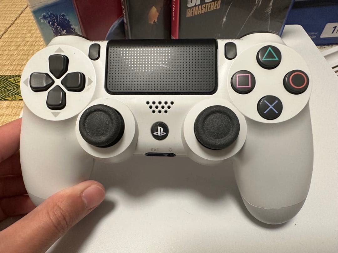 極美品　SONY PlayStation4 CUH-7200BB02