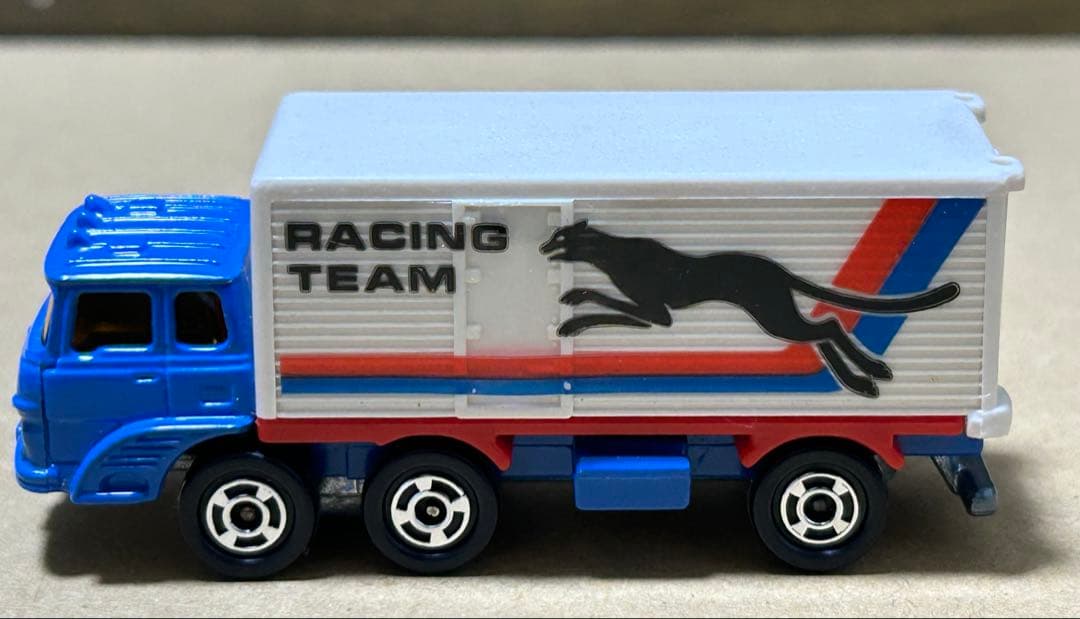 日本製 トミカ 三菱ふそう パネルバン レーシングチーム トランスポート