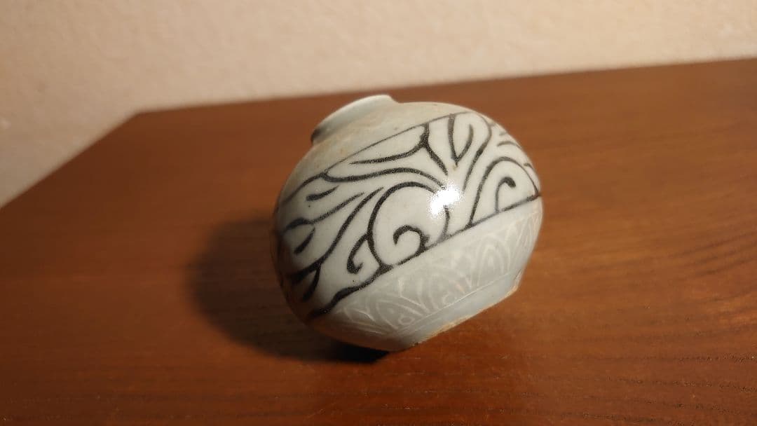 李朝　小壺　象嵌　白釉　古玩　京焼　アンティーク李朝　１客