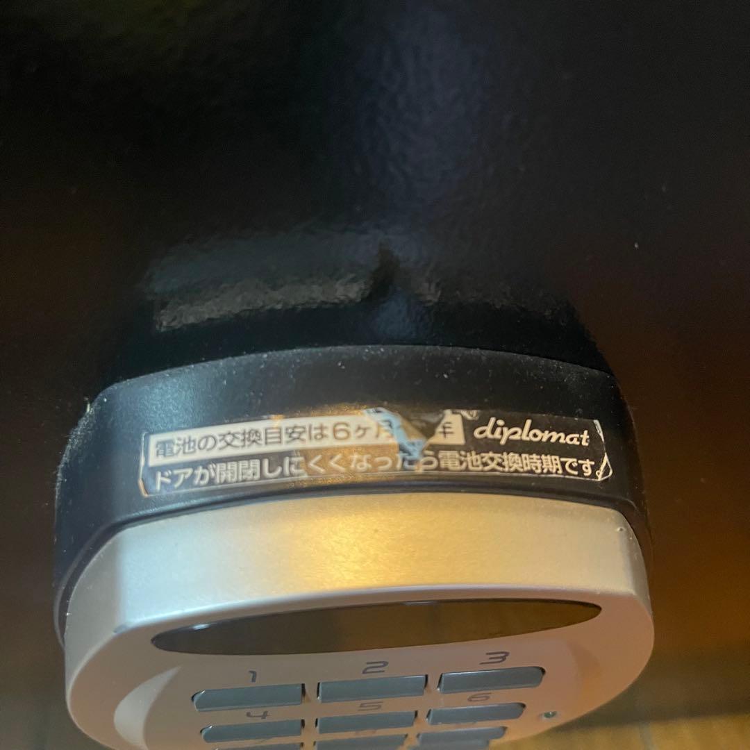 現地引渡し。diplomat 電子ロック 金庫