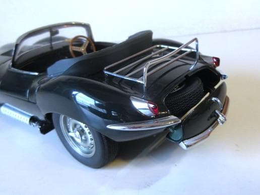 特価 AUTOart (1/18) ジャガー XKSS