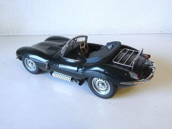 特価 AUTOart (1/18) ジャガー XKSS