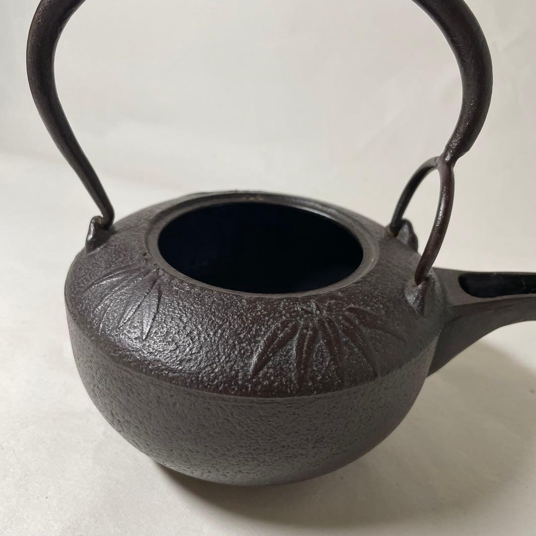 F2N02⑩ 菊地政光作 南部鉄器 銚子 竹柄 赤絵替蓋付き