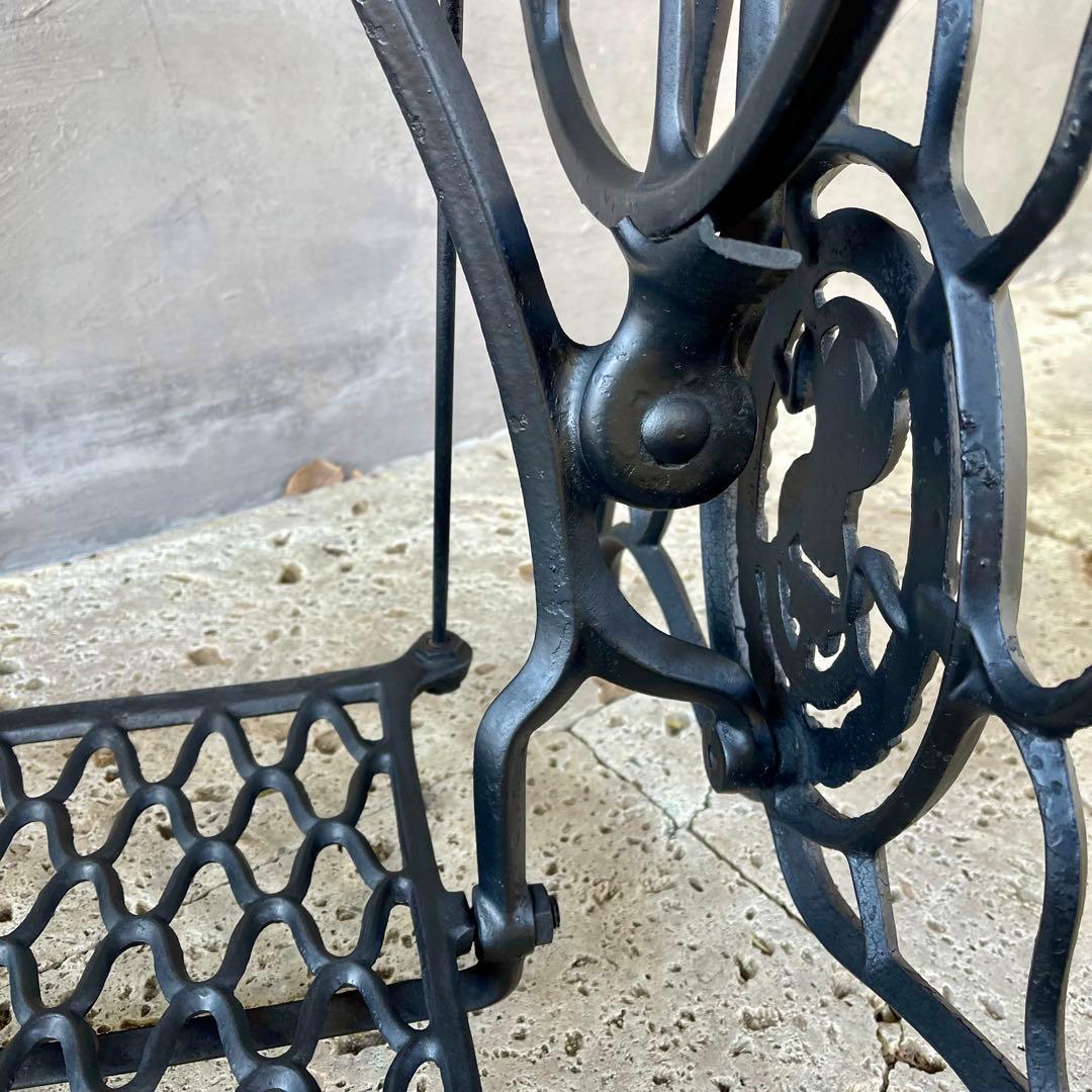 イギリス　アンティークミシン脚テーブル　SINGER 足踏みミシン　網目　鉄脚