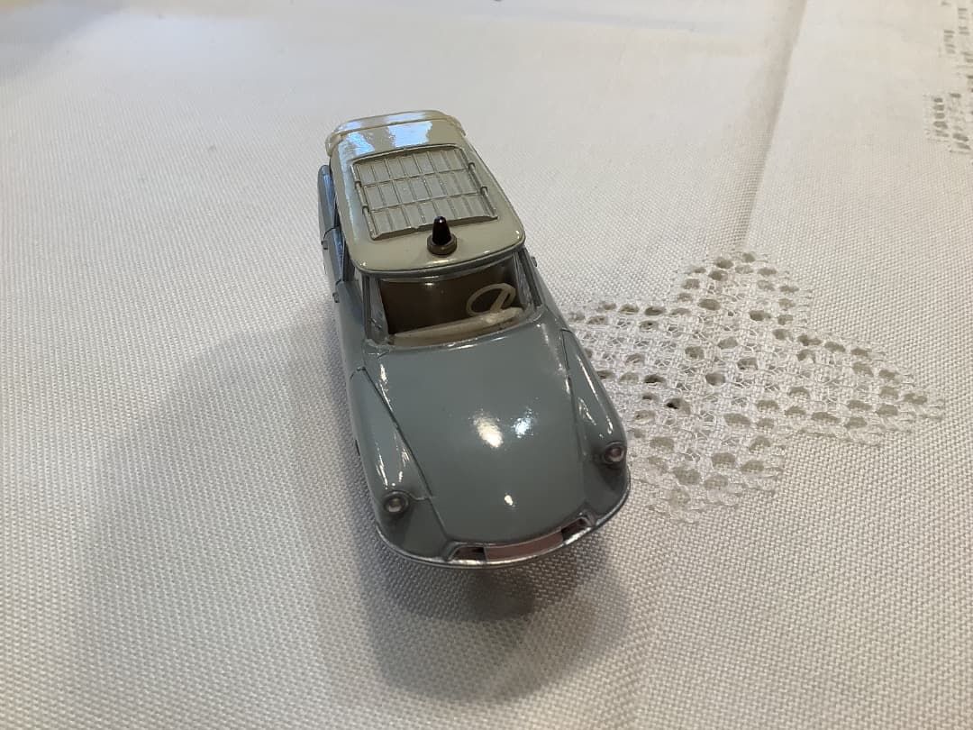 美品　DINKY TOYS シトロエンID 19 AMBULANCEミニカー