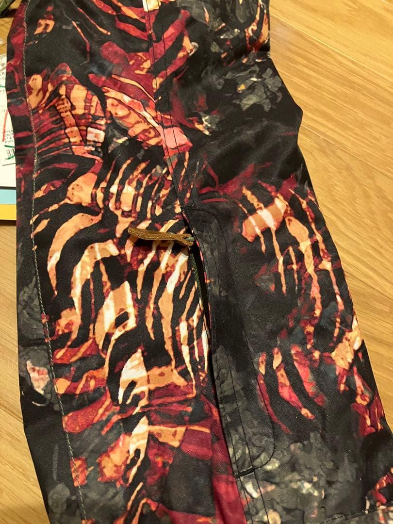 新品タグ付　ROXYスノーボードウェア　Sサイズ