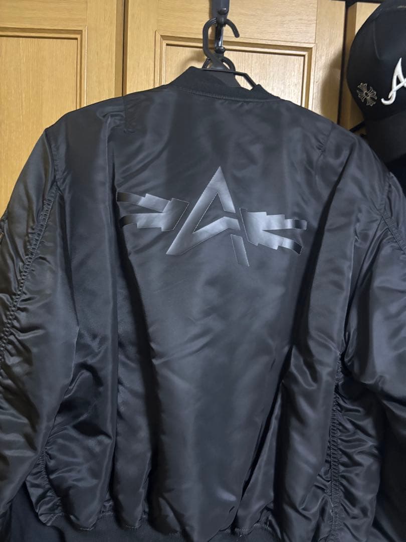 LE SSERAFIM x Alpha Industries コラボ
