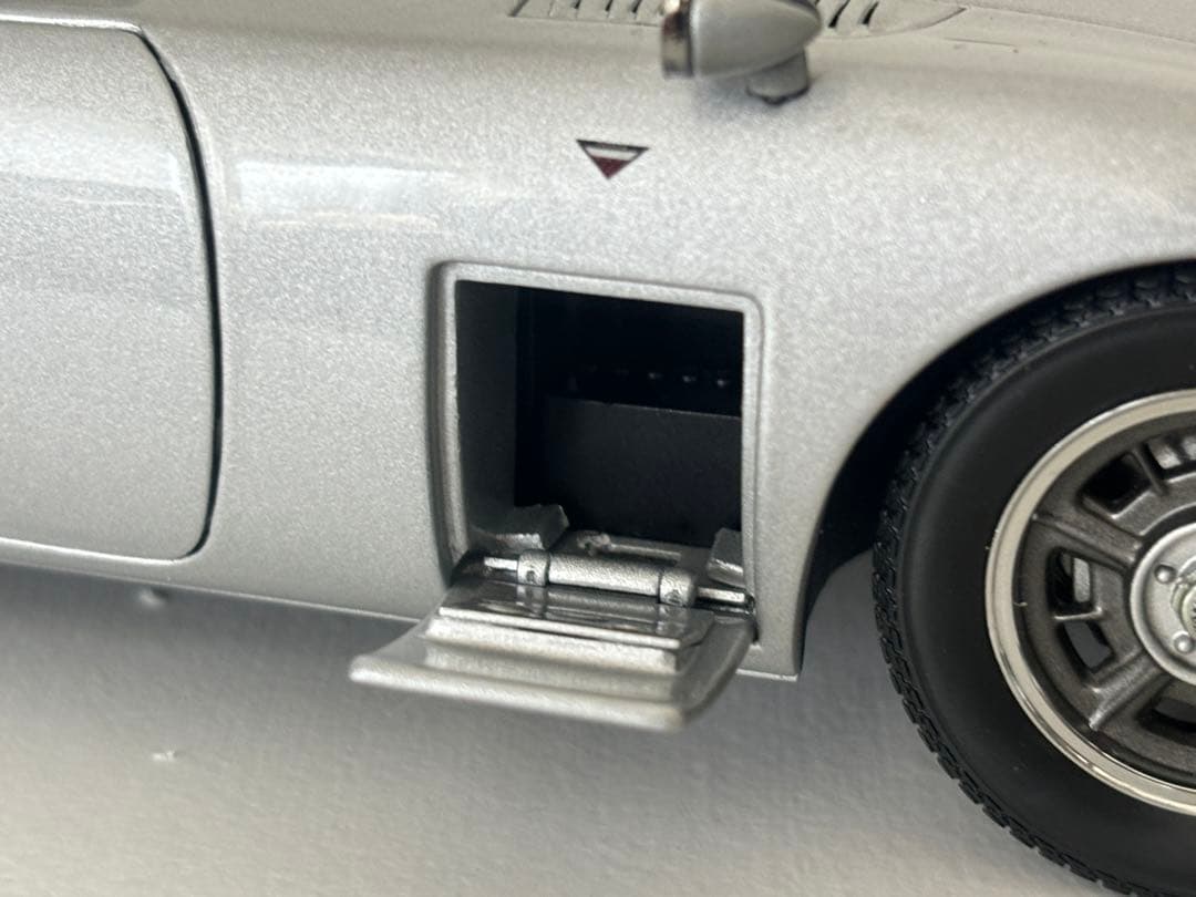 オートアート/TOYOTA 2000 GT/クーペ/シルバー/1/18/ミニカー