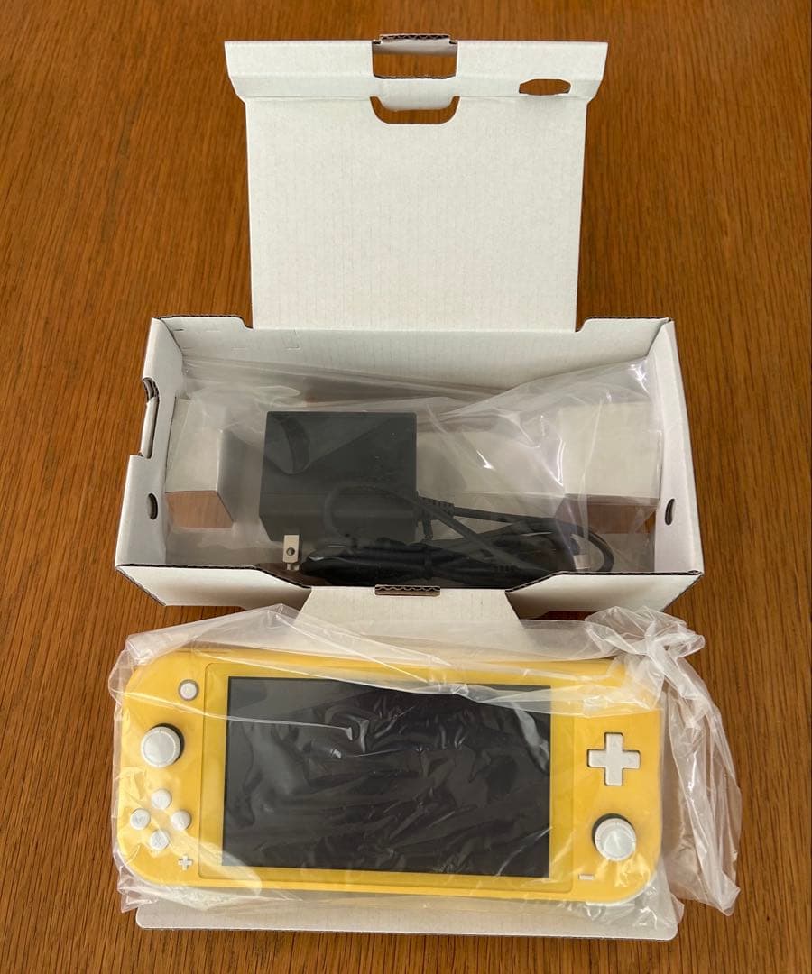 ニンテンドーSwitchライト本体　イエロー