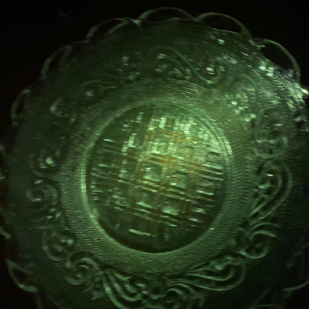 アンティーク】明治骨董　レースカット プレスガラス唐草紋様ウランガラス22㎝