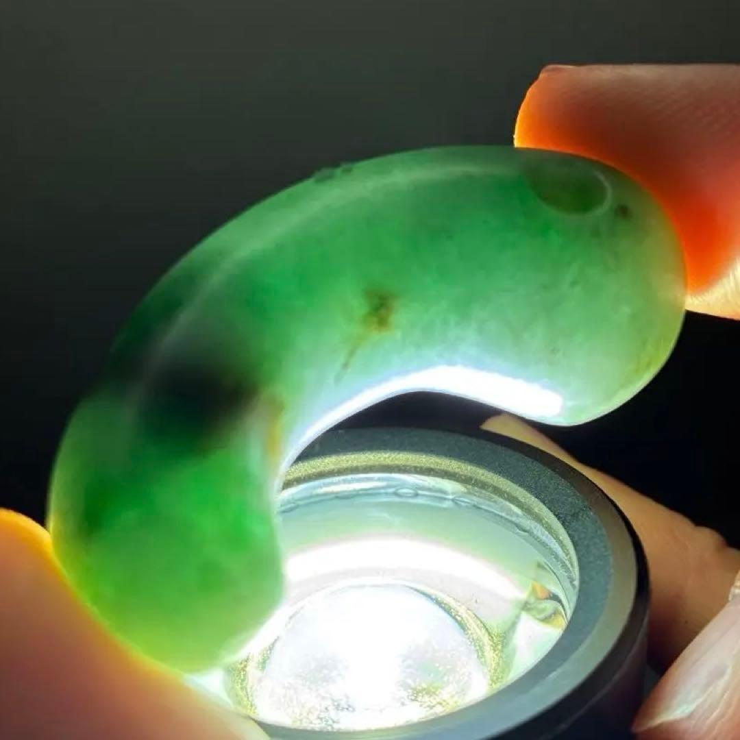 勾玉　古墳期　出土品　糸魚川　翡翠　ヒスイ　　宝石　原石